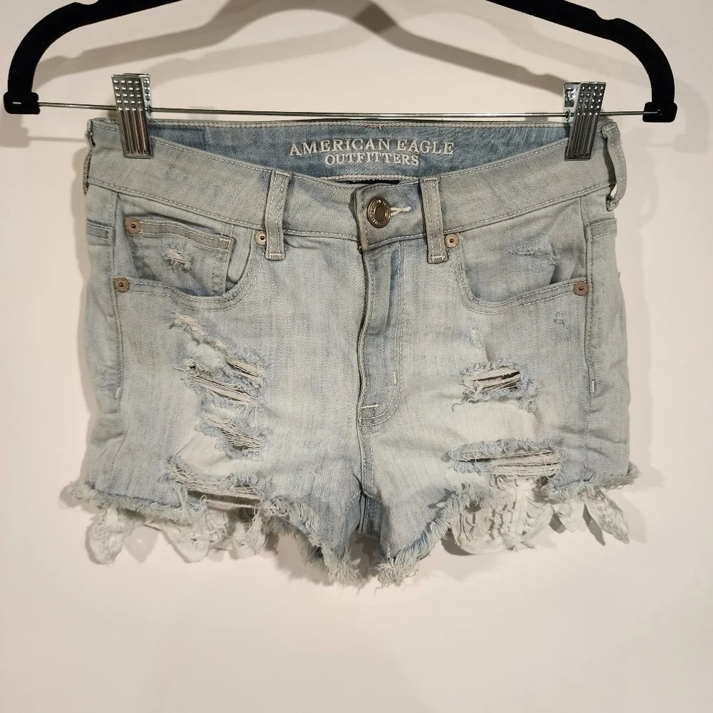 American‎ Eagle High Rise Sortie Shorts Light Wash Distressed Lace Pockets sz 2